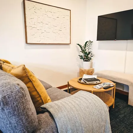 Appartamento Modern 2-bedroom In The Heart Of *