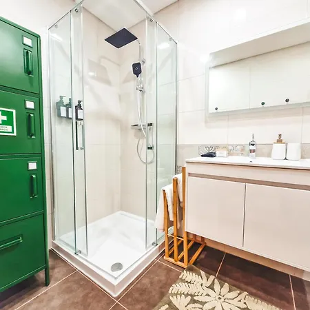 Apartment Modern 2-bedroom In The Heart Of *